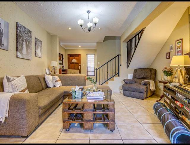 3 BEDROOM TOWNHOUSE FOR SALE IN BLUE GILL